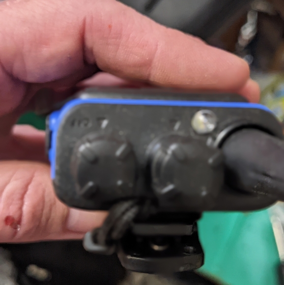 Arcshell AR-6 blue pair walkie talkies w/charging cord - Picture 7 of 9